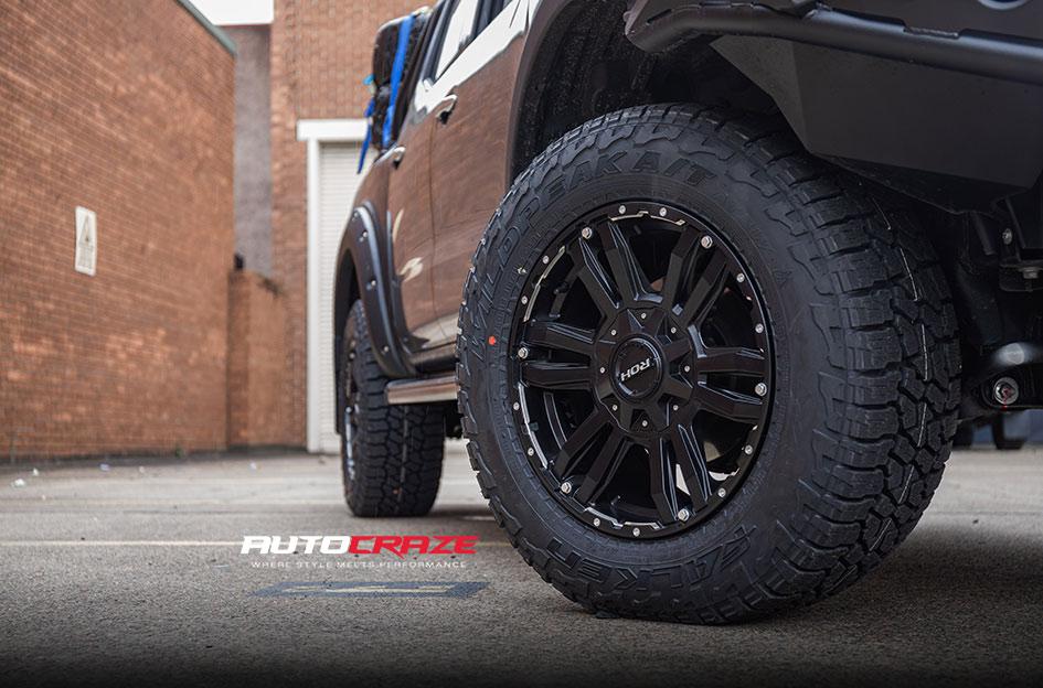 NISSAN NAVARA VAPOUR MATTE BLACK SILVER BOLTS 
